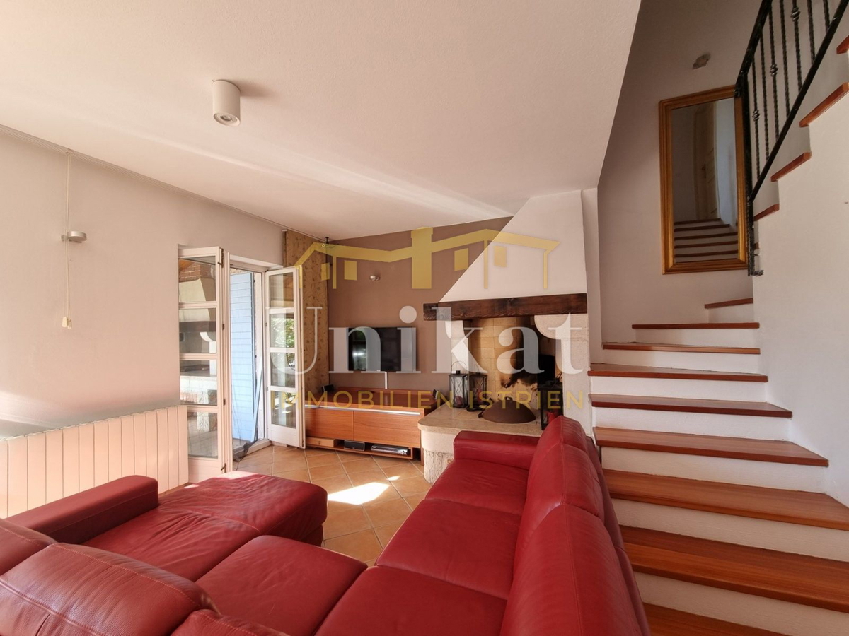 Dvojna hiša v istrskem slogu